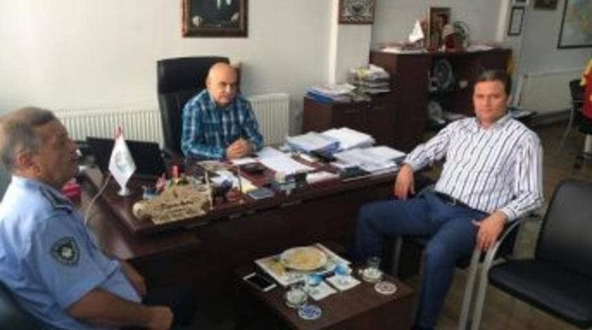 Demirci&rsquo;deki Bayraklar Yenileniyor