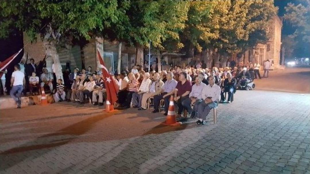 Eskigediz&rsquo;de Demokrasi Şehitleri İ&ccedil;in Mevlit