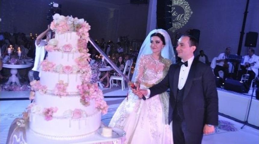 Masal Gibi Bir D&uuml;ğ&uuml;nle Evlendiler