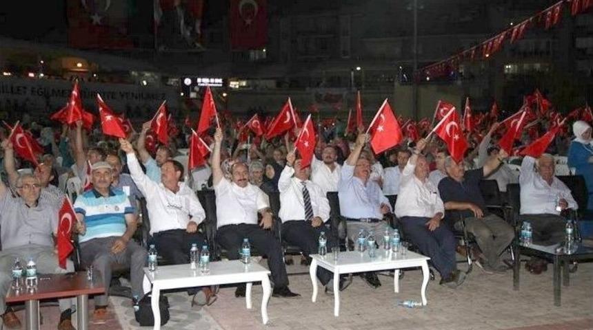 Uşak&rsquo;ın Banaz İl&ccedil;esinde Şehitleri Anma Gecesi D&uuml;zenlendi