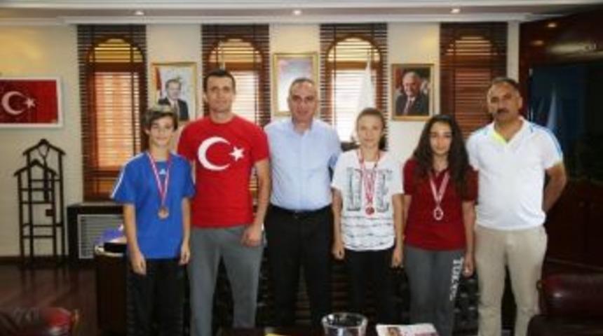 Sapancalı Kickbokscular T&uuml;rkiye Şampiyonması&rsquo;ndan Dereceyle D&ouml;nd&uuml;