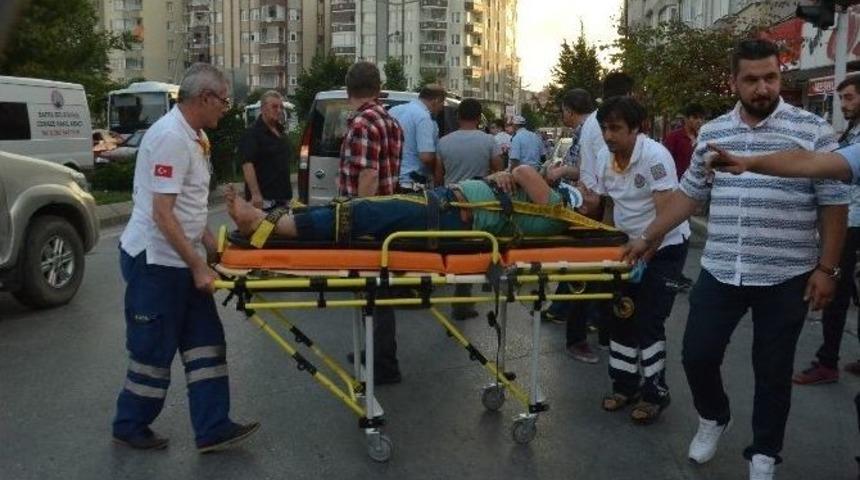 Kamyonet İle Motosiklet &Ccedil;arpıştı: 1 Yaralı