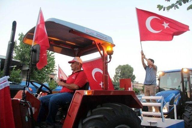 Çiftçilerden Demokrasi Nöbetine ‘traktörlü’ Destek