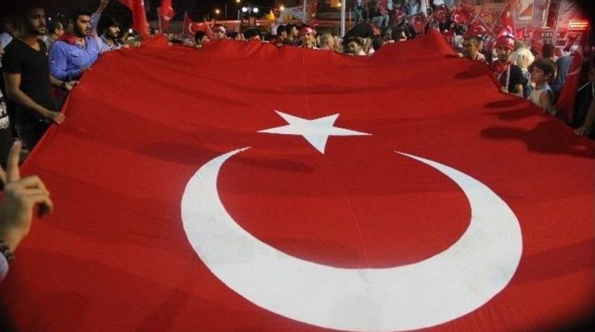 Van&rsquo;da Bu Akşamki Demokrasi N&ouml;beti Başladı