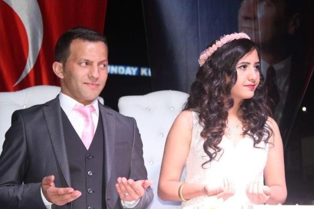 Demokrasi N&ouml;betinde Nikah Kıydılar