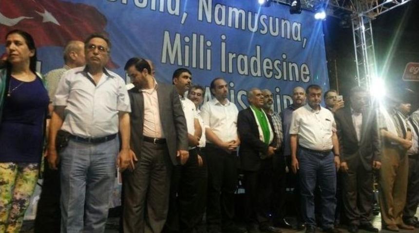 Suriyelilerden Demokrasi N&ouml;betine Destek