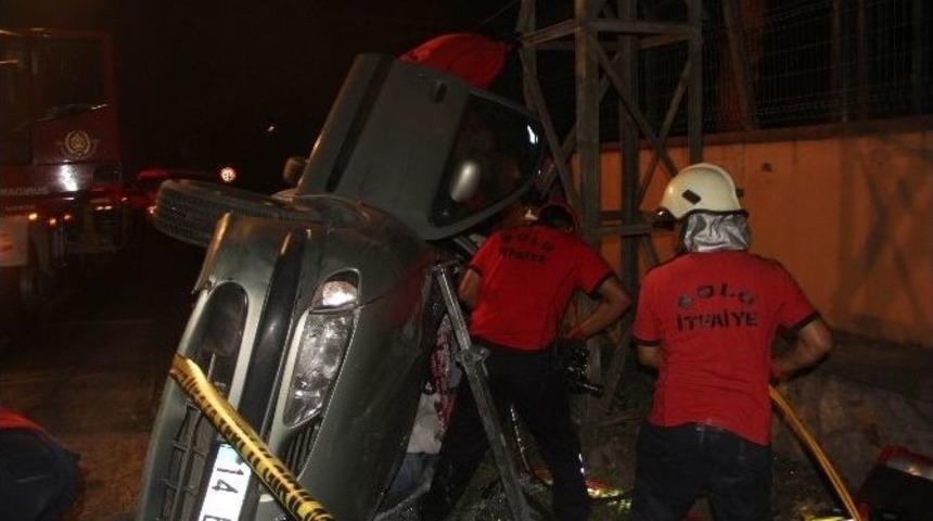 Kaza Yapan Oğlunu G&ouml;ren Anne G&ouml;zyaşlarına Boğuldu