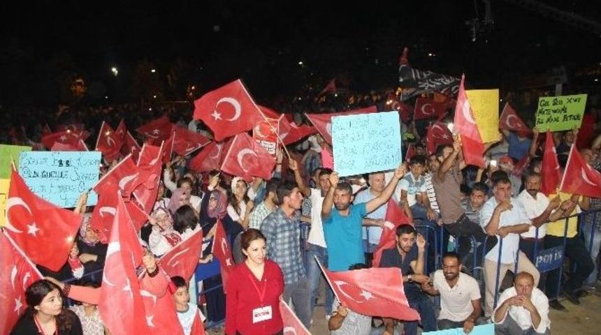 Diyarbakır&rsquo;da Demokrasi N&ouml;beti S&uuml;r&uuml;yor