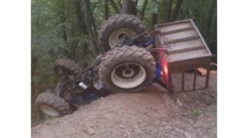 Tomruk Y&uuml;kl&uuml; Trakt&ouml;r Devrildi