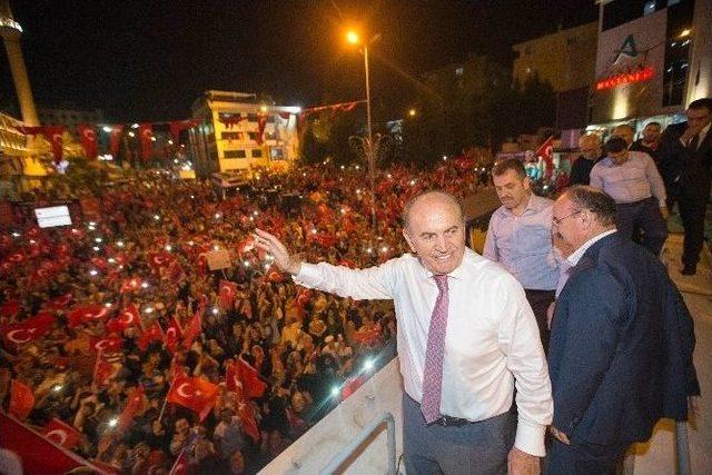 Başkan Kadir Topbaş Gaziosmanpaşa’daki Vatan Ve Demokrasi Nöbetine Katıldı