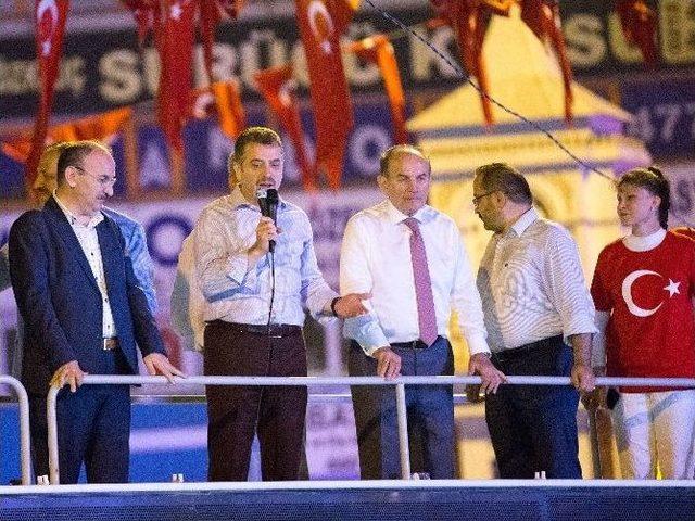 Başkan Kadir Topbaş Gaziosmanpaşa’daki Vatan Ve Demokrasi Nöbetine Katıldı