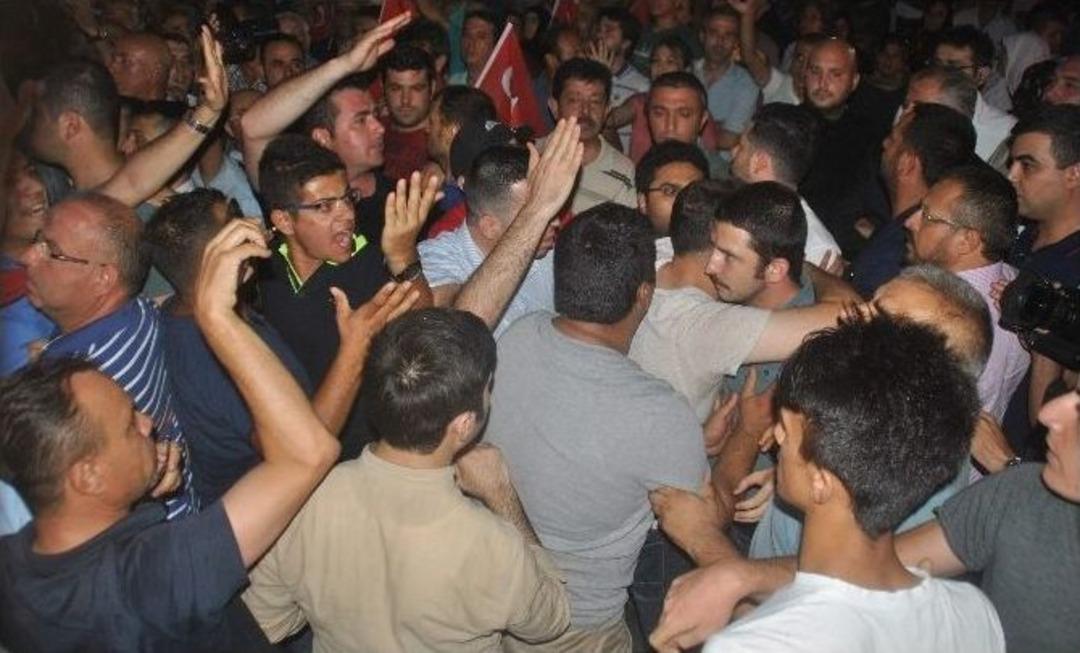 Aydın&rsquo;da Demokrasi N&ouml;betinde Kursu Krizi. Yaşanan İzdiham Ve Arbede B&uuml;y&uuml;meden &Ouml;nlendi