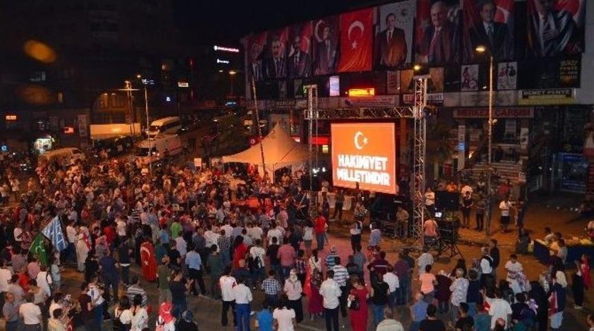 Tekerlekli Sandalyesi İle Demokrasi N&ouml;betine Akın Etti