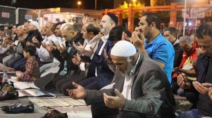 15 Temmuz Şehitleri Sabah Namazı Sonrası Dualarla Anıldı