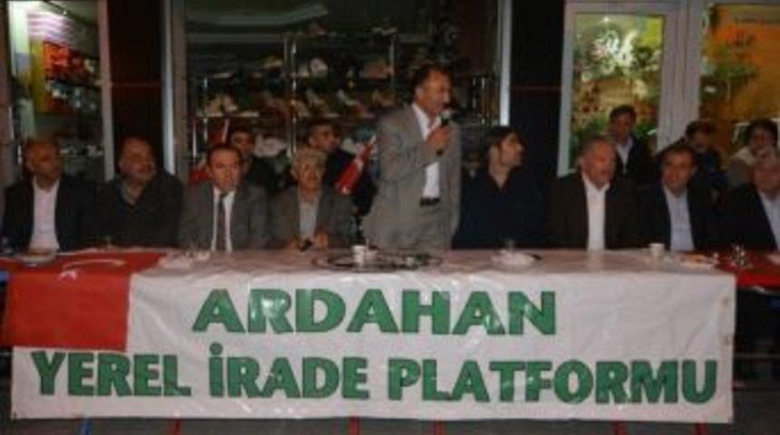 Ardahan Belediyesi &Ouml;nc&uuml;l&uuml;ğ&uuml;nde Yerel İrade Platformu Darbeye Karşı Bildiri İ&ccedil;in Toplandı