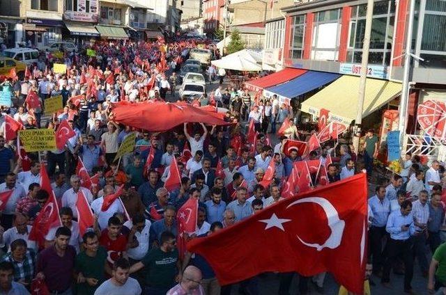 Adilcevaz’da Demokrasi Ve Bayrak Yürüyüşü