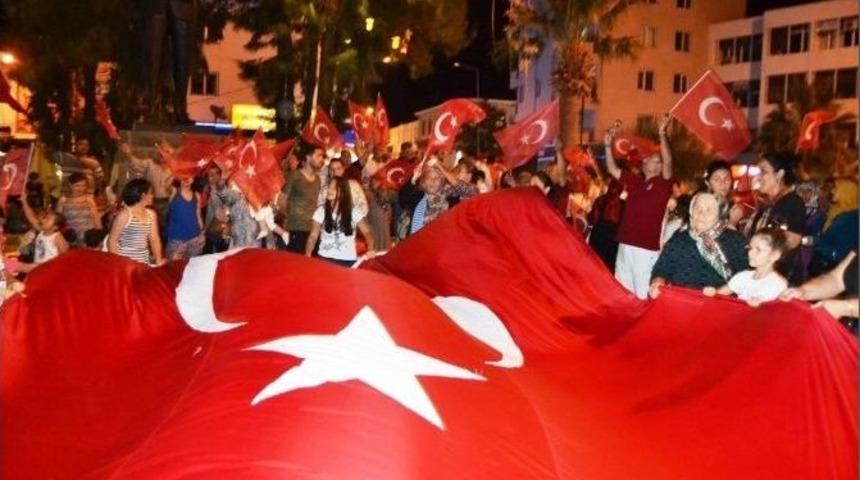 Ayvalık&rsquo;ta Vatan Ve Demokrasi N&ouml;beti 13. G&uuml;n&uuml;nde