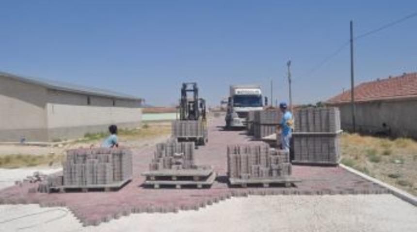 Cihanbeyli&rsquo;de Kilitli Parke Taşı D&ouml;şeme &Ccedil;alışmaları S&uuml;r&uuml;yor