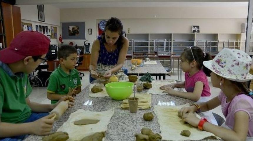 Tepebaşı&rsquo;nda Seramik Ve &Ccedil;ini Eğitimlerine Devam Ediliyor