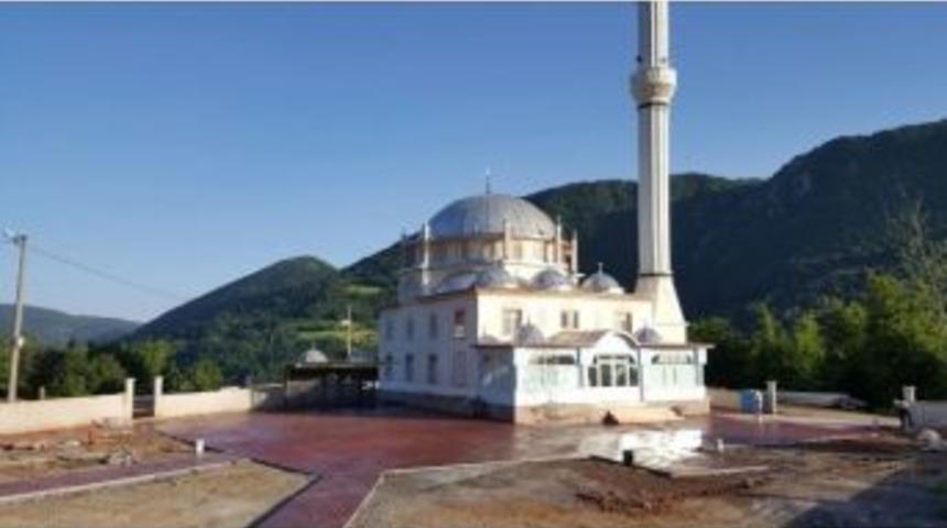 Kartepe Camilerinde &Ccedil;evre D&uuml;zenlemesi Yapıyor