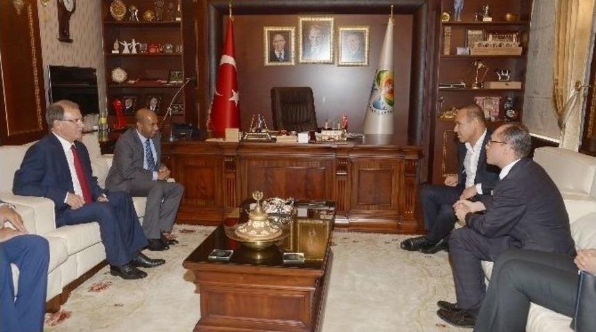 Başkan S&ouml;zl&uuml;, Sri Lanka B&uuml;y&uuml;kel&ccedil;isi Amza&rsquo;yı Ağırladı