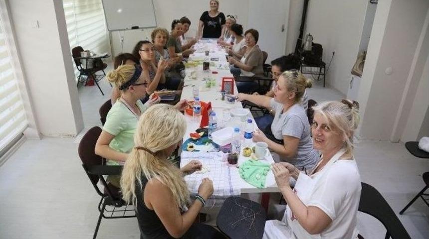 Sabunlar Urlalı Kadınların Elinde Şekilleniyor