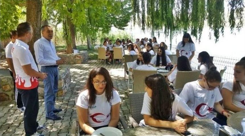 Başkan &Ouml;zdemir, Sporcularla Bir Araya Geldi