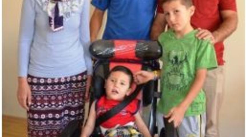 Ortopedik Sandalye Minik Mehmet&rsquo;i Mutlu Etti