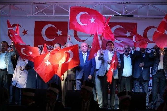 Başkan Yaşar Demokrasi Nöbetinden Birlik Mesajı Verdi