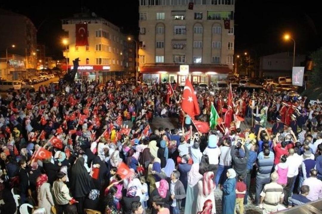 Demokrasi N&ouml;betine Mehter Coşkusu