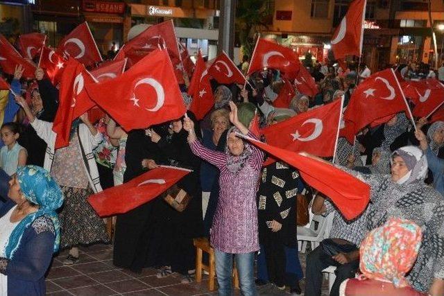 Aliağa’da Vatandaşlar ’milli İrade’ Nöbetinde