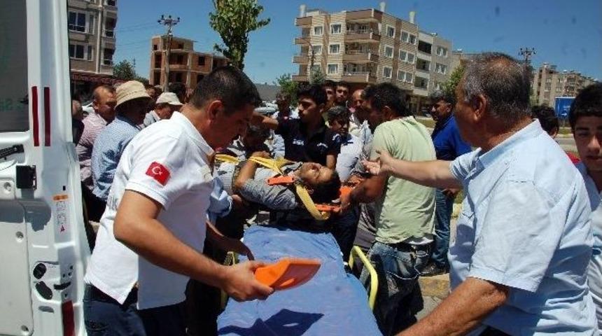 Otomobille Motosiklet &Ccedil;arpıştı: 1 Yaralı