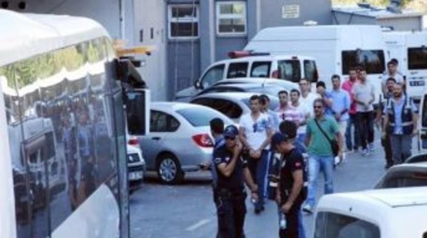 Fo&ccedil;a&rsquo;da G&ouml;zaltına Alınan 206 Askerden 96 Asker Daha Serbest