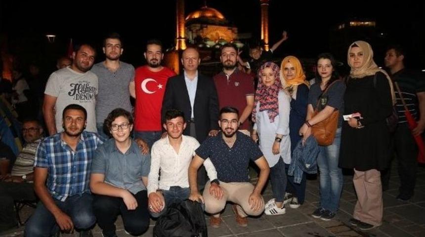 Başkan &Ccedil;olakbayrakdar&rsquo;a Vatanseverlerden Sevgi Seli