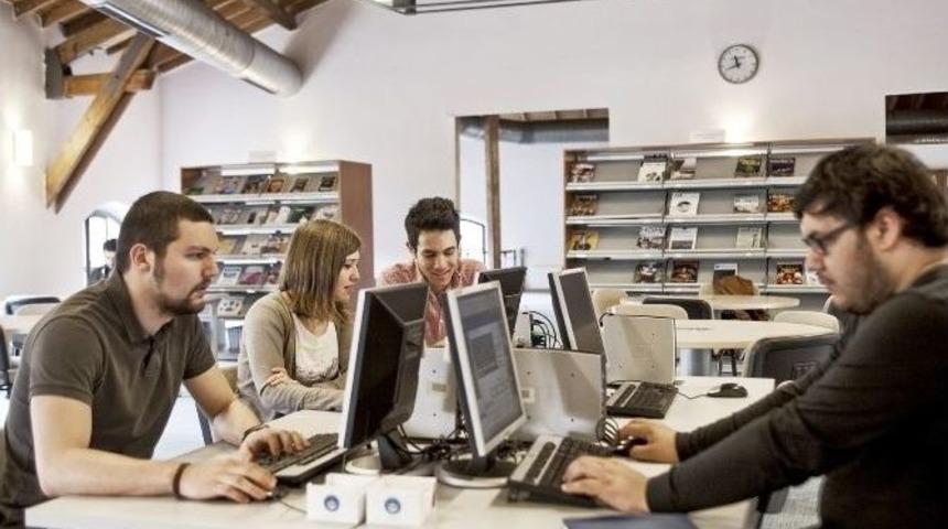 Kadir Has &Uuml;niversitesi, Mezunlarına Kariyer Danışmanlığı Hizmeti Veriyor