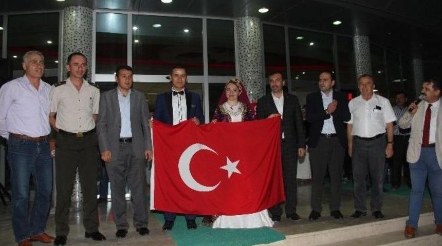 Kavak&rsquo;ta Gelin Ve Damat Demokrasi N&ouml;betinde