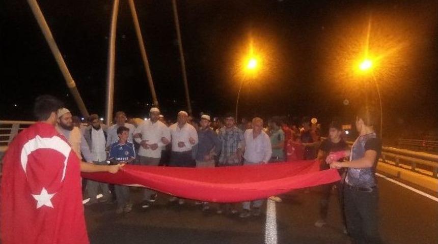 K&ouml;yl&uuml;ler Nissibi K&ouml;pr&uuml;s&uuml;nde Demokrasi Y&uuml;r&uuml;y&uuml;ş&uuml; D&uuml;zenledi