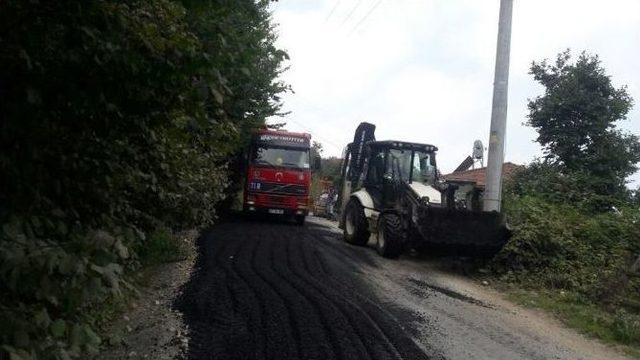 Akçakoca’da Köy Asfalt Yama Çalışmaları Sürüyor