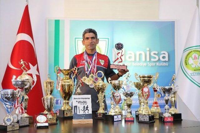 Başarılarıyla Genç Sporculara Örnek Oluyor