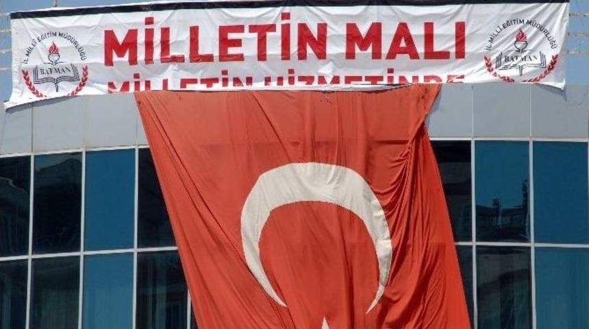 Fet&ouml;&rsquo;n&uuml;n Kapatılan Okullarına &lsquo;milletin Malı&rsquo; Yazılı Afiş Asıldı