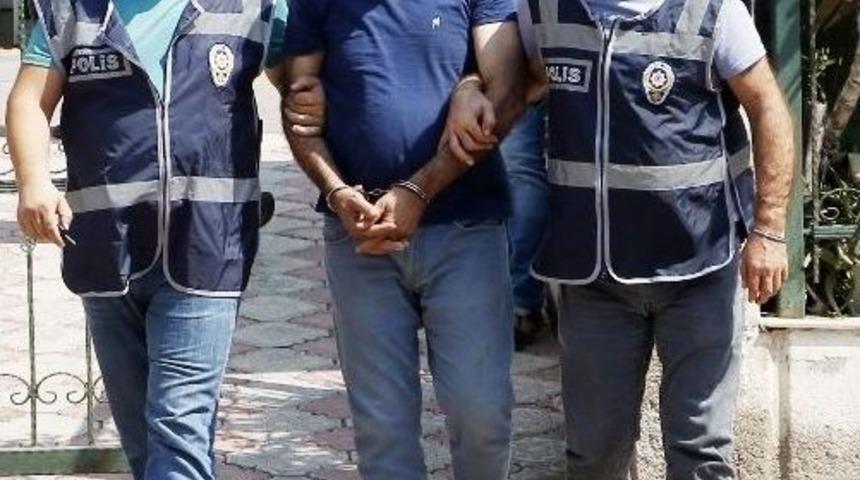 &Ccedil;ocuk Y&uuml;z&uuml;nden Komşusunu &Ouml;ld&uuml;ren Şahıs Adliyeye Sevk Edildi