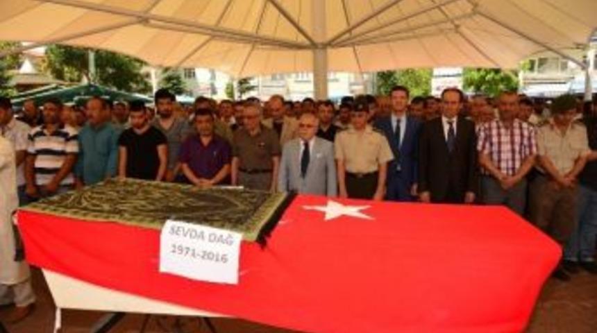 Almanya&rsquo;da Hayatını Kaybeden T&uuml;rk Kızı Memleketinde Defnedildi