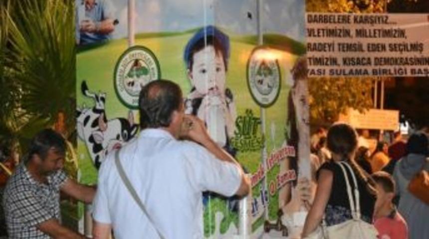 Demokrasi N&ouml;betinde S&uuml;t İkramı