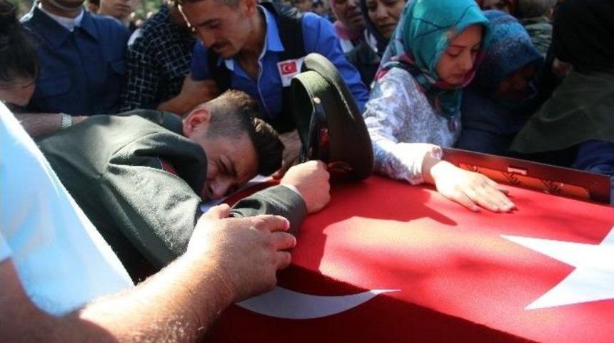 Şehit Uzman &Ccedil;avuş Nuh K&uuml;rşat Temizy&uuml;rek Son Kez Baba Evine Getirildi