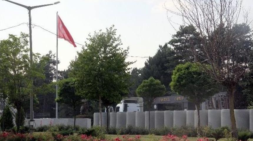 Askeri Hareketlilik İhtimaline Beton Bloklu &Ouml;nlem