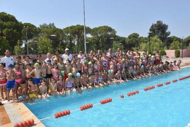 Nazilli’de 108 Çocuk Yüzmeyi Öğrendi