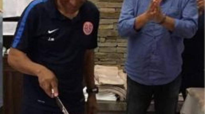 Antalyaspor&rsquo;da Morais&rsquo;e S&uuml;rpriz Doğum G&uuml;n&uuml;