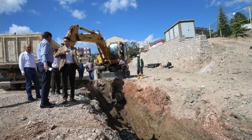 Başkan Eroğlu, Alt Yapı Ve Yol &Ccedil;alışmalarını Yerinde İnceledi