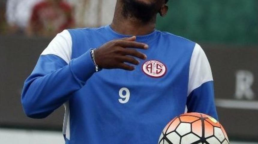 Eto&rsquo;o Kamptan Beşiktaş İ&ccedil;in Ayrılmadı