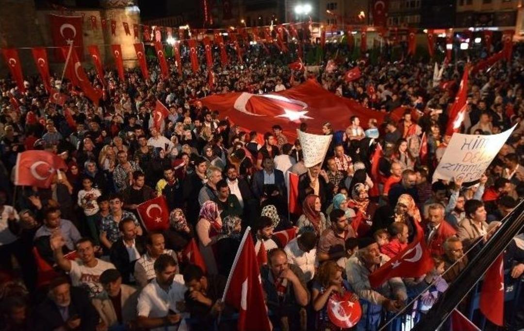 Demokrasi Ve Milli İrade İ&ccedil;in Erzurum&rsquo;da N&ouml;bete Devam